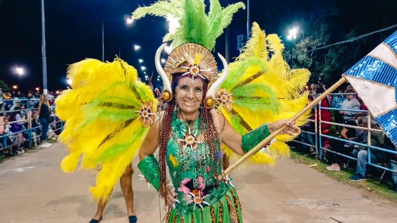 A puro baile y color pas� la primera de las dos noches de los Corsos Oficiales